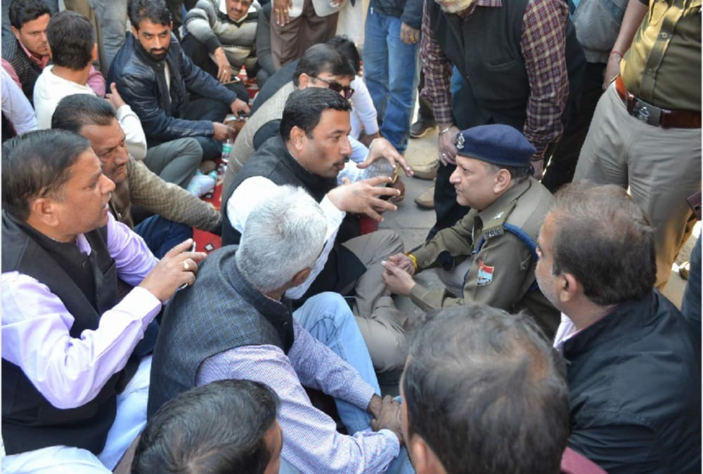 Bjp Leaders and workers Ruckus in Roorkee Kotwali 
