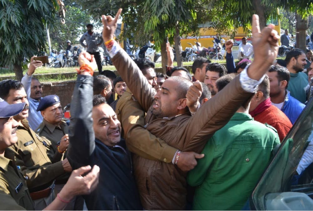 Bjp Leaders and workers Ruckus in Roorkee Kotwali 