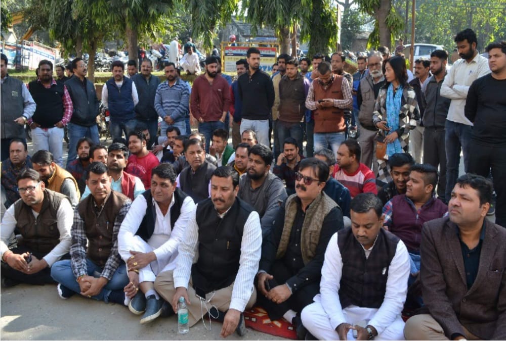 Bjp Leaders and workers Ruckus in Roorkee Kotwali 