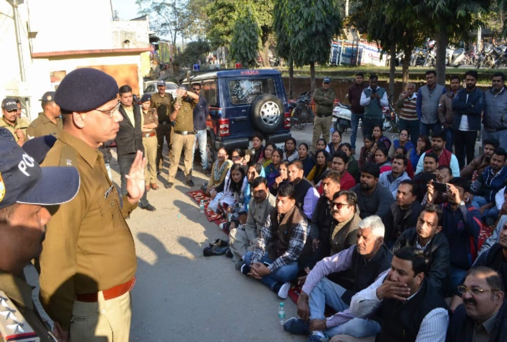 Bjp Leaders and workers Ruckus in Roorkee Kotwali 