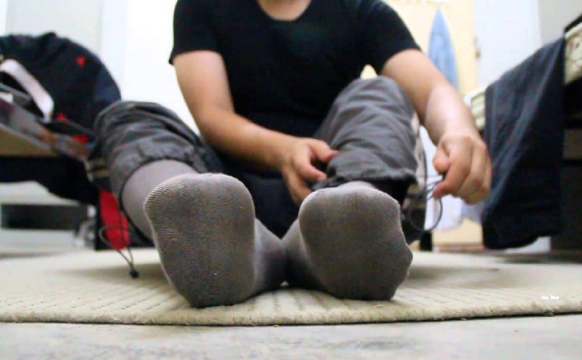 Man Hospitalized After Sniffed His Own Smelly Socks Every Day and Severe Lung Infection