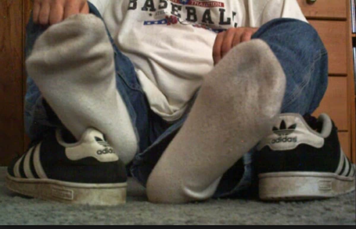 Man Hospitalized After Sniffed His Own Smelly Socks Every Day and Severe Lung Infection