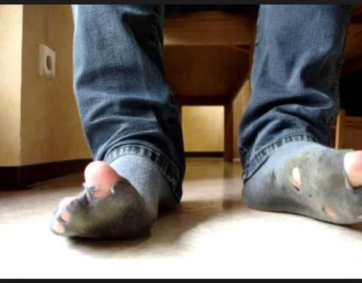 Man Hospitalized After Sniffed His Own Smelly Socks Every Day and Severe Lung Infection