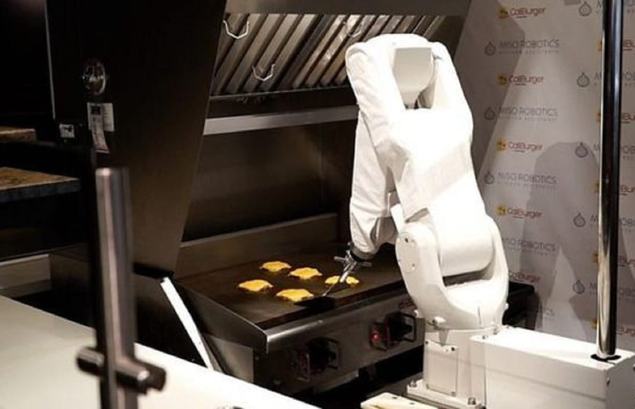 Meet the Robotic Chef who cooks and serve the food to you