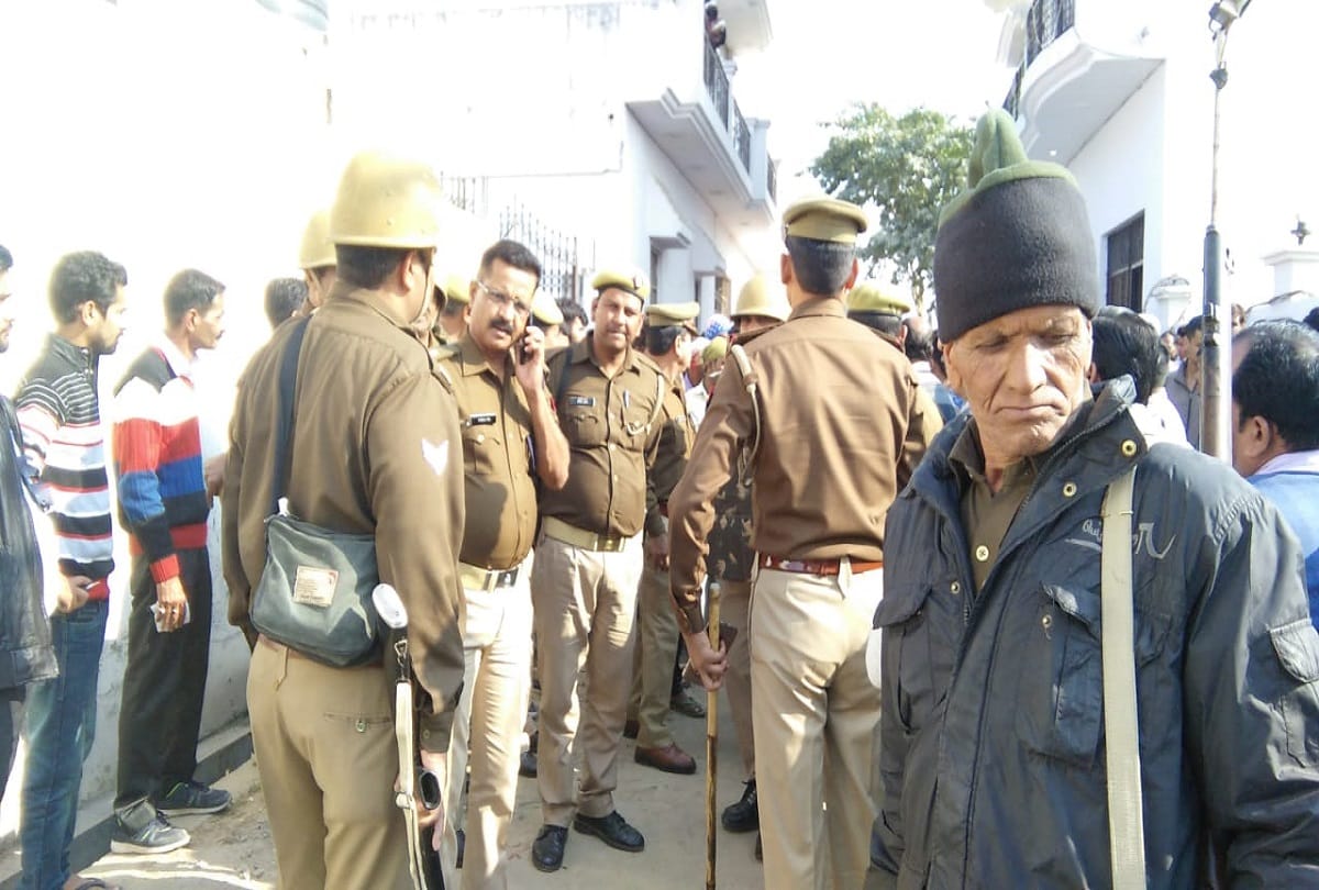 Meerut murder news, shot dead of Gujjar society youth, and police force fired in Shobhapur village