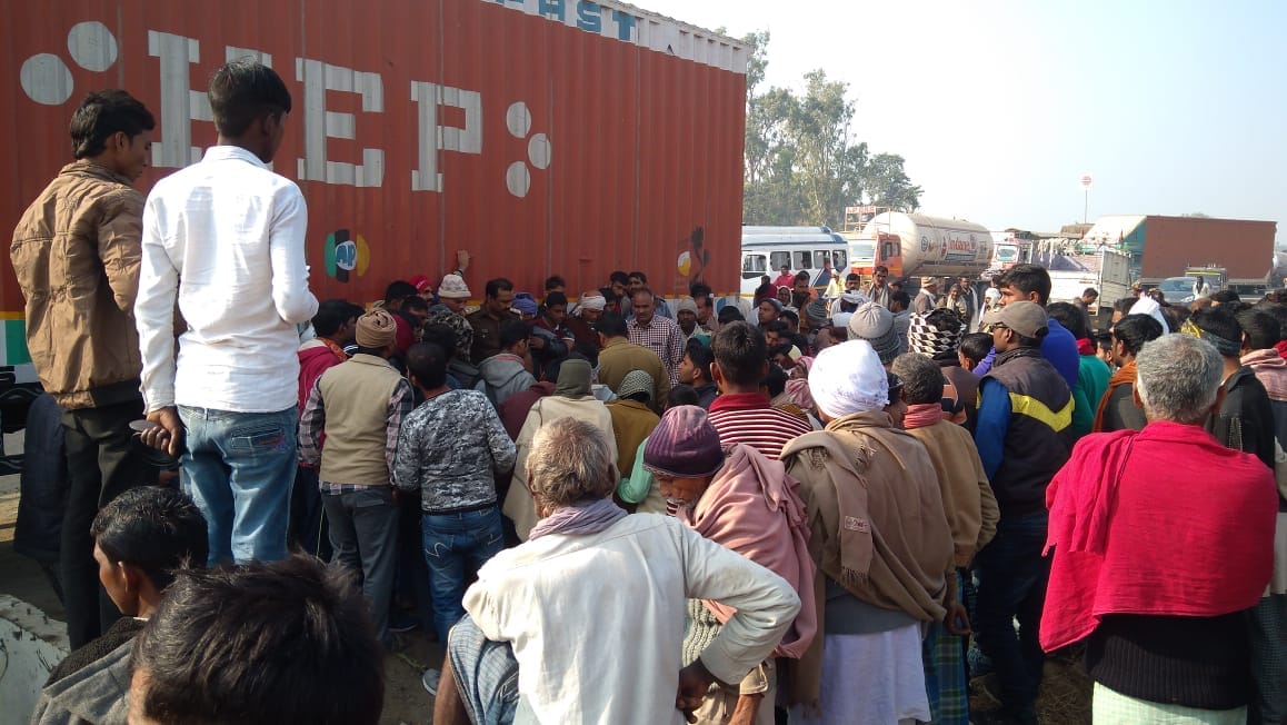 there are three person killed in road accident at chandauli
