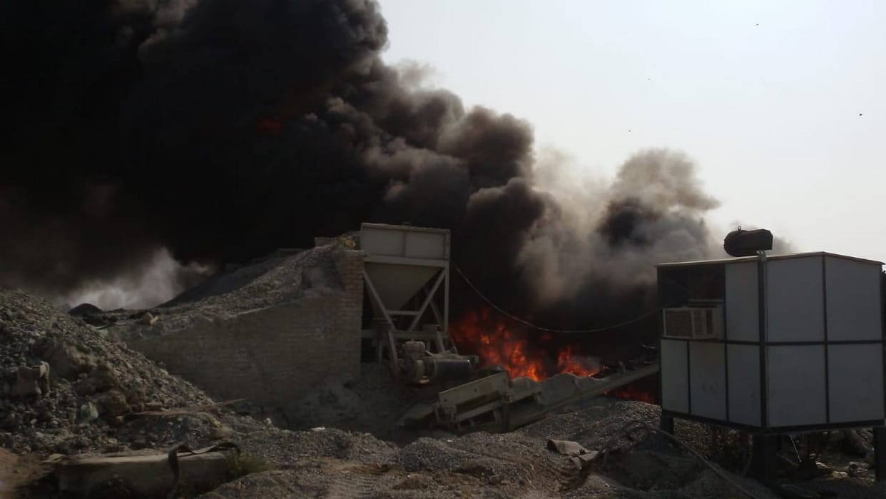 hot mix plant caught fire at azamgarh