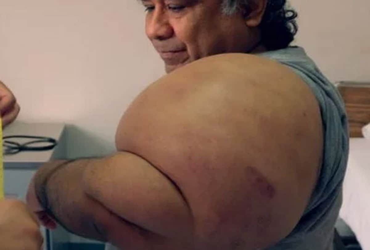 viral news man goes under sea to catch snail and his chest and hands becomes like popeye