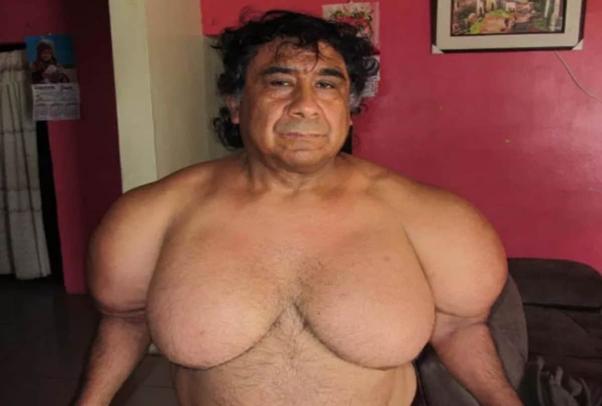 viral news man goes under sea to catch snail and his chest and hands becomes like popeye