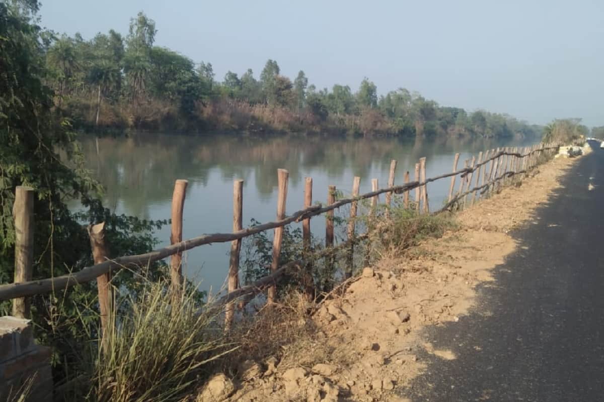 more than twenty vehicles in six months sank into the Gang nahar