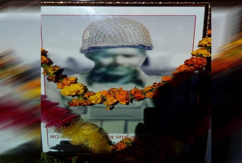 Vijay Diwas 2018 Wife Crying to see her martyr husband photo after 47 years