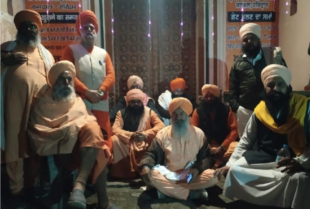 Panchayati Akhara president allegation on protester saints for Threat to kill 