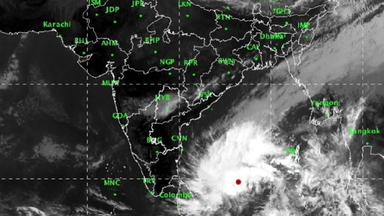 Yellow alert for 'Maha' storm issued in many districts of Tamil Nadu and Kerala