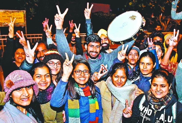Punjab University Chandigarh Girl Students got Freedon from Girl Hostals