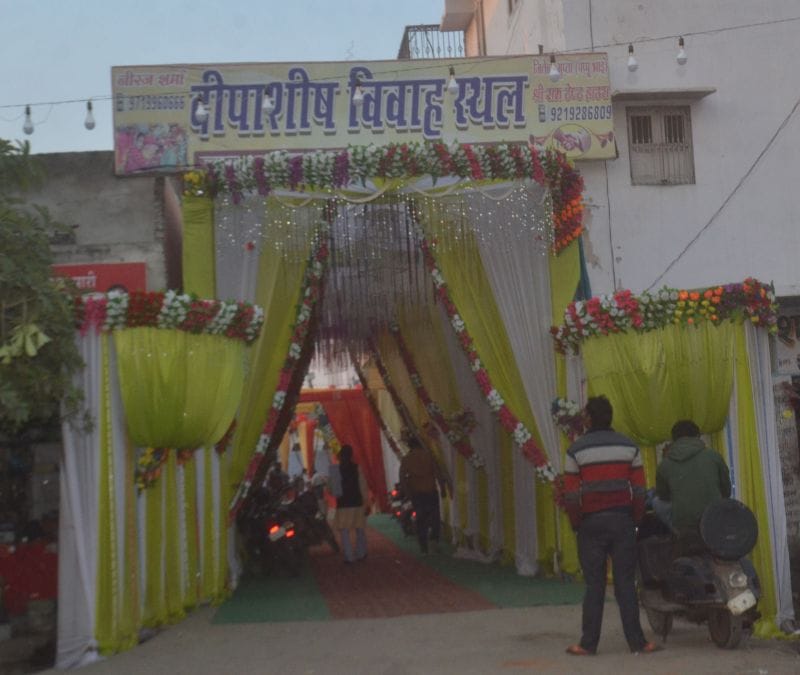 तीन गेस्ट हाउस संचालकों पर जुर्माना, डीजे मशीन की सीज