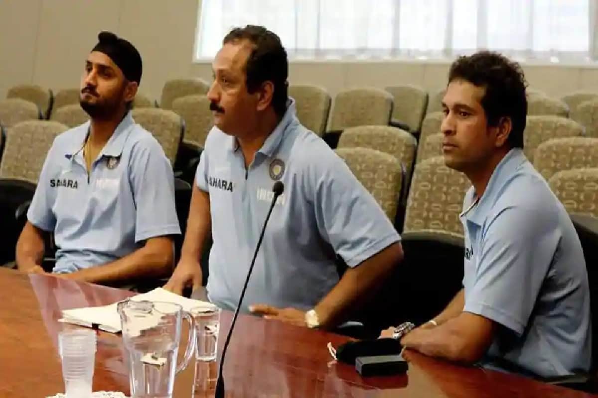 Symonds says Harbhajan broke down when apologising for monkeygate