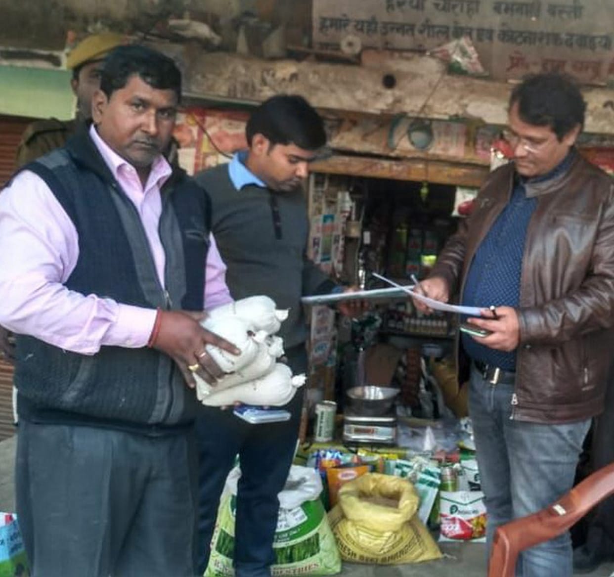 हर्रेया क्षेत्र में डीएओ का निरीक्षण, भरा 47 नमूना