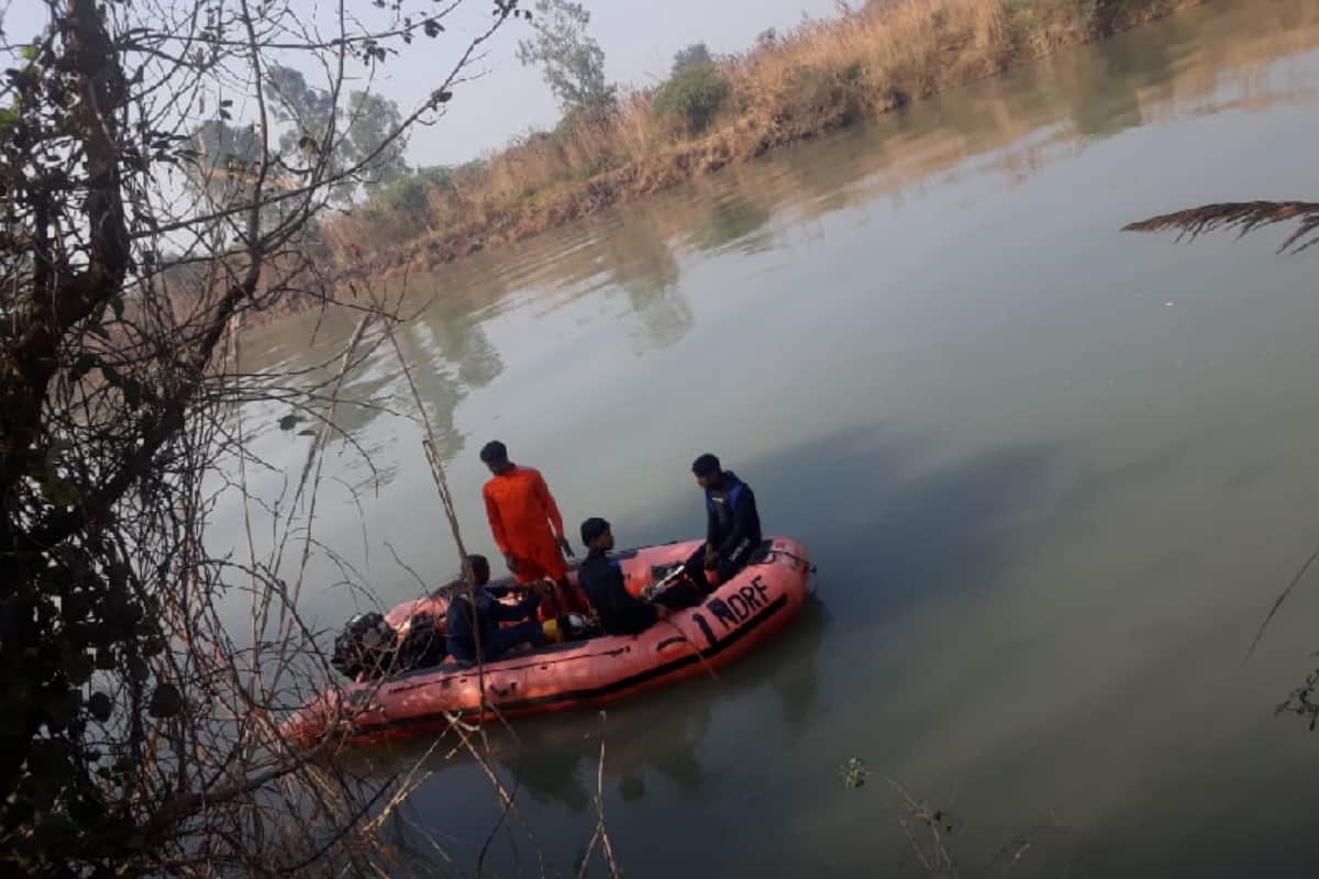 bloody canal of death in Meerut has taken several life, again two cars sank