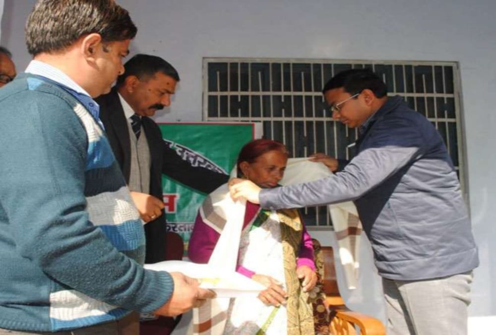 Vijay Diwas 2018 Wife Crying to see her martyr husband photo after 47 years