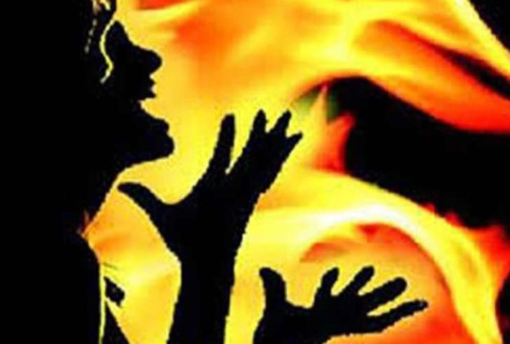 National Women Commission team meets burnt girl in delhi