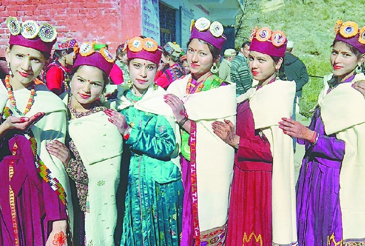 लक्ष्मी, तिलक को श्रेष्ठ विद्यार्थी का पुरस्कार