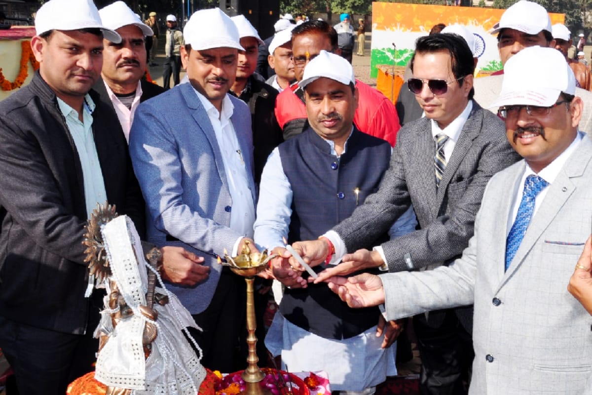 Saharanpur: Unique show for cleanliness campaign with two lakh postcards to make a world record