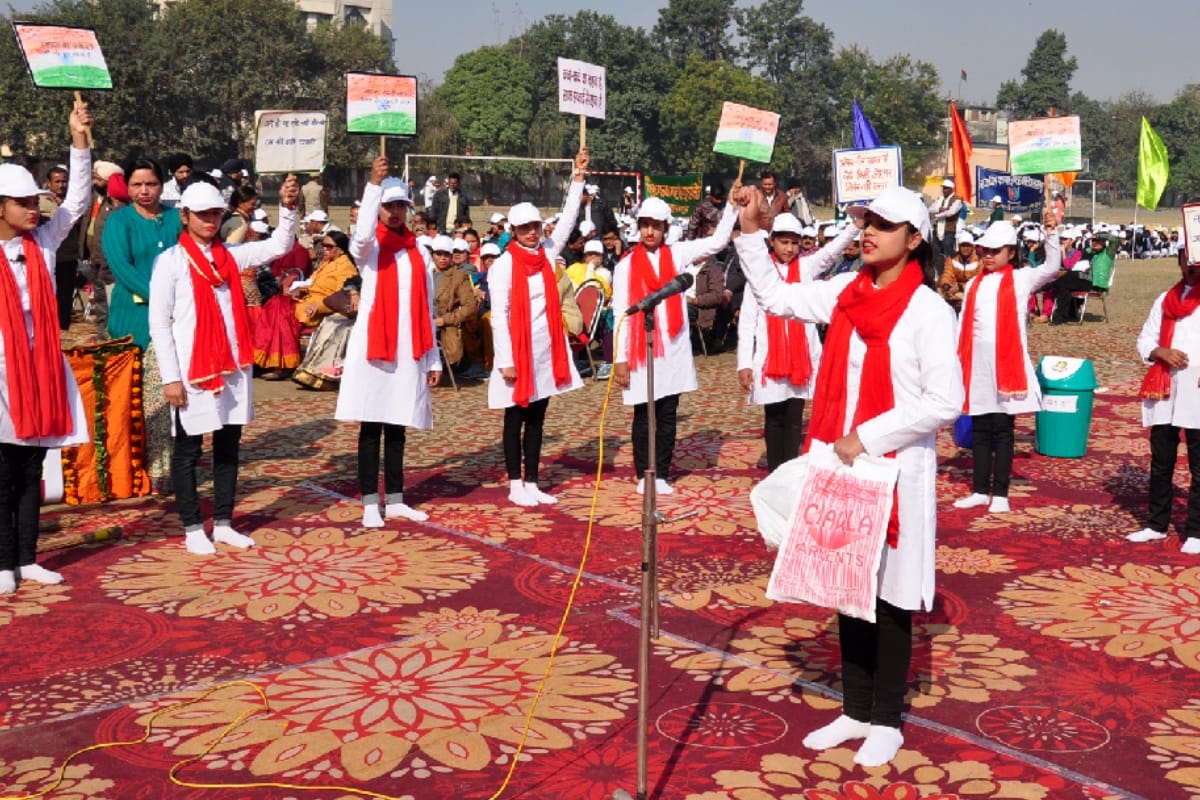 Saharanpur: Unique show for cleanliness campaign with two lakh postcards to make a world record