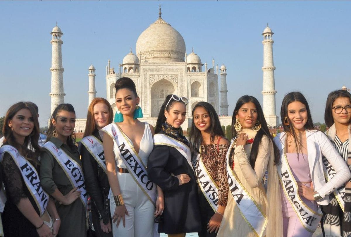 Miss Teen Internationals visits Taj Mahal