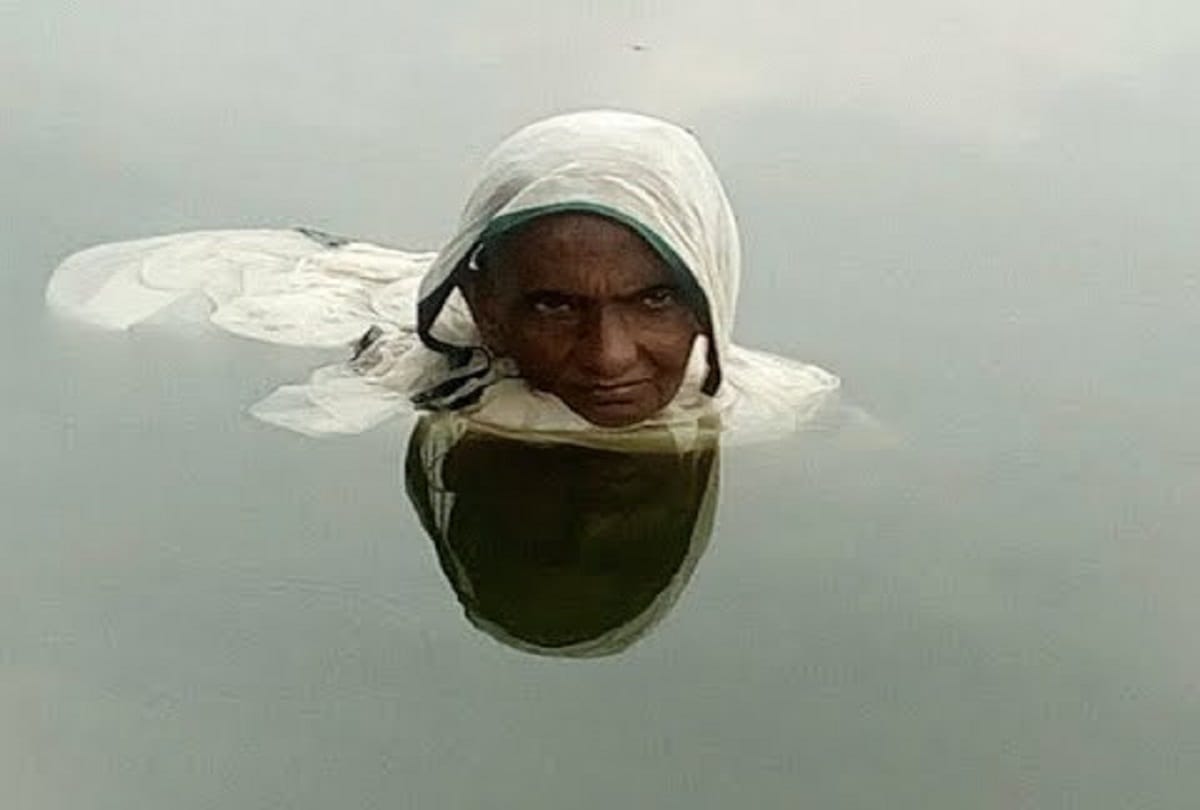 Weird Lady Is battling weird decease Spents her All Day Sitting on a Pond 