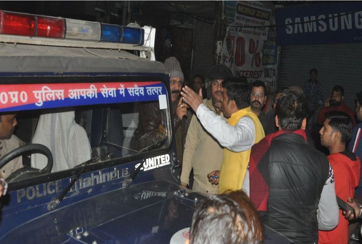 gangster beaten to bullion traders for extortion in agra
