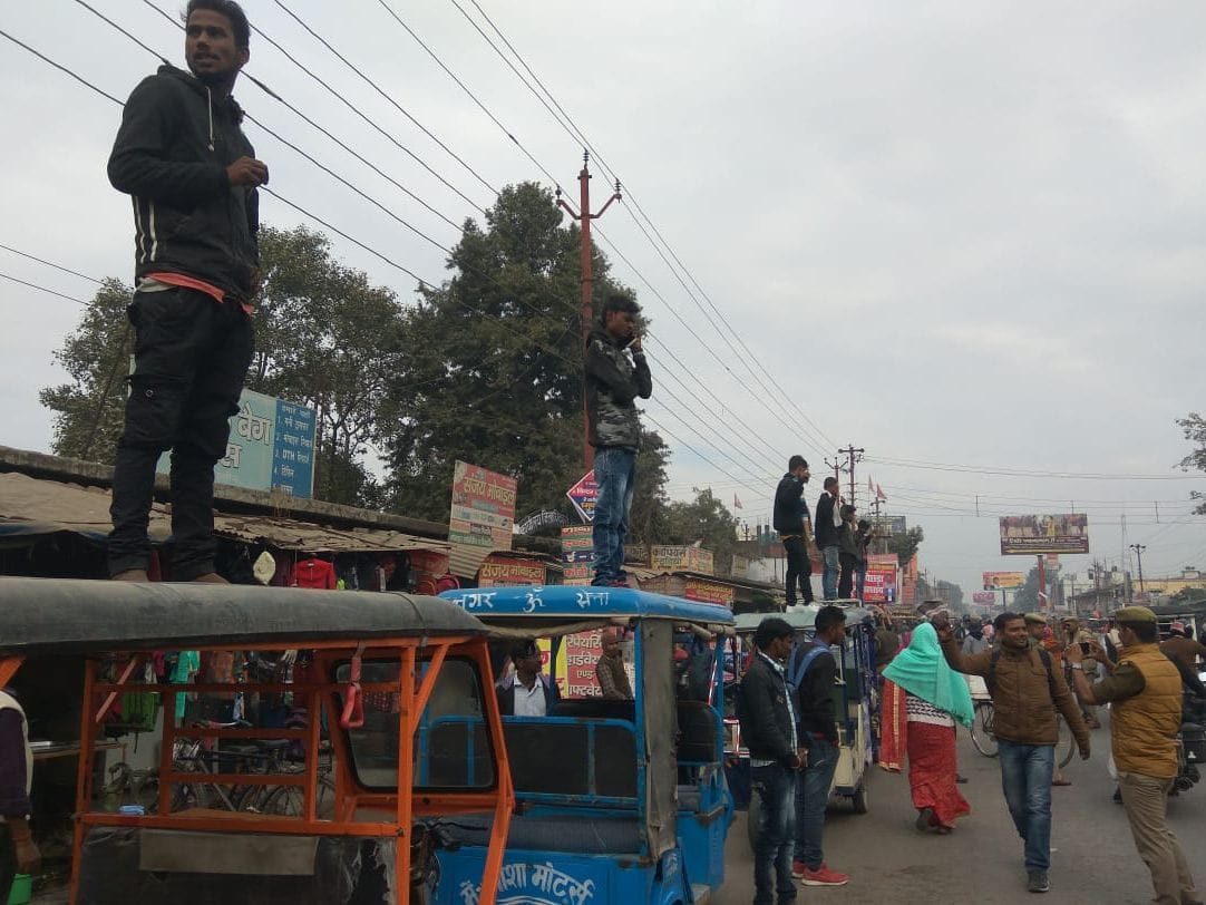 कान पकड़ो, कहो-बालिग होने के बाद ही चलाएंगे ई-रिक्शा