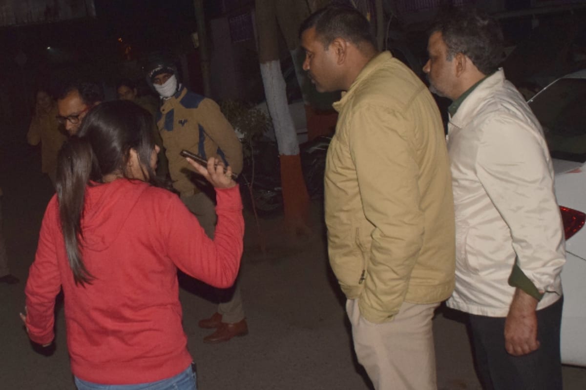 Meerut: Women advocate created  high voltage drama in police station again after Dowoga pitai case