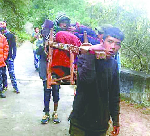 Bring the sick seven km to the dolly