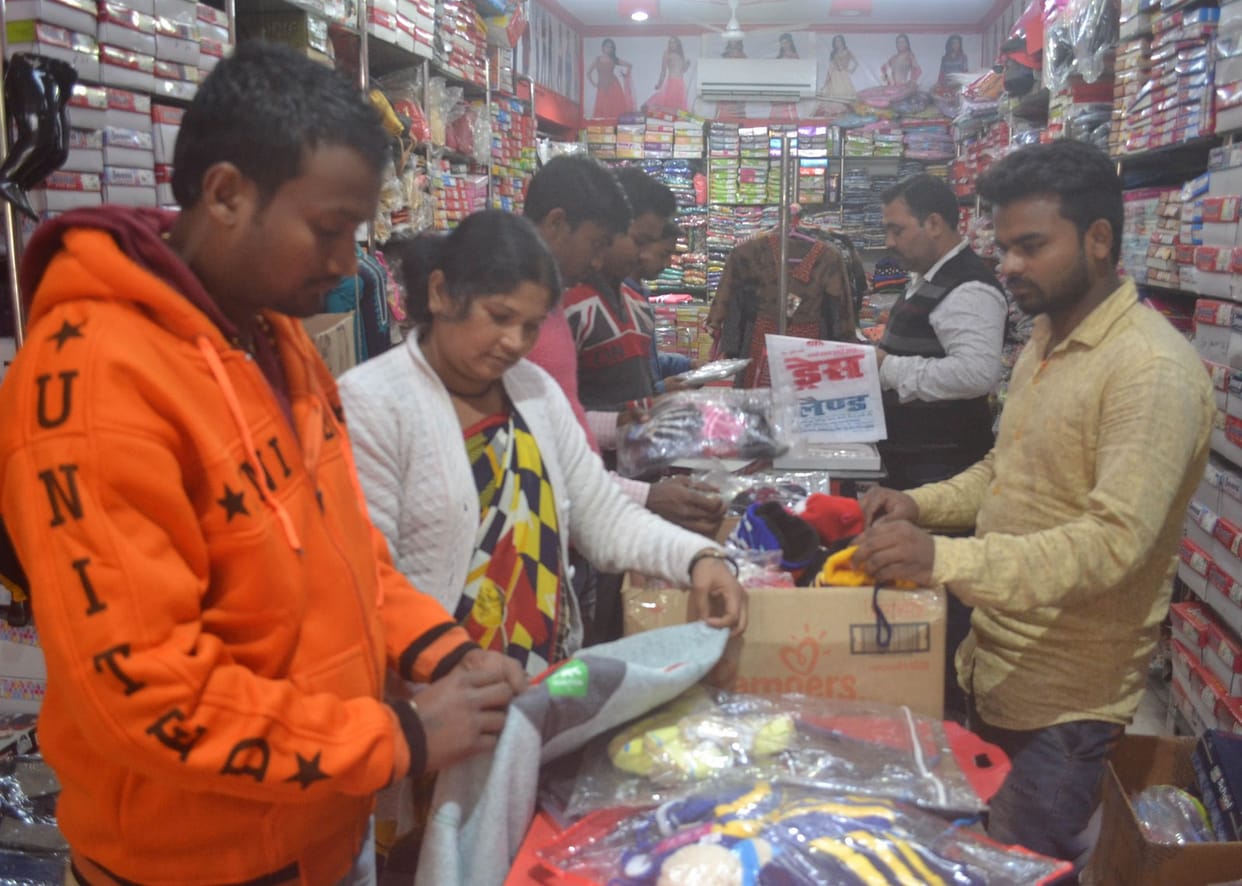 बादलों की लुकाछिपी ने बढ़ाई ठंड