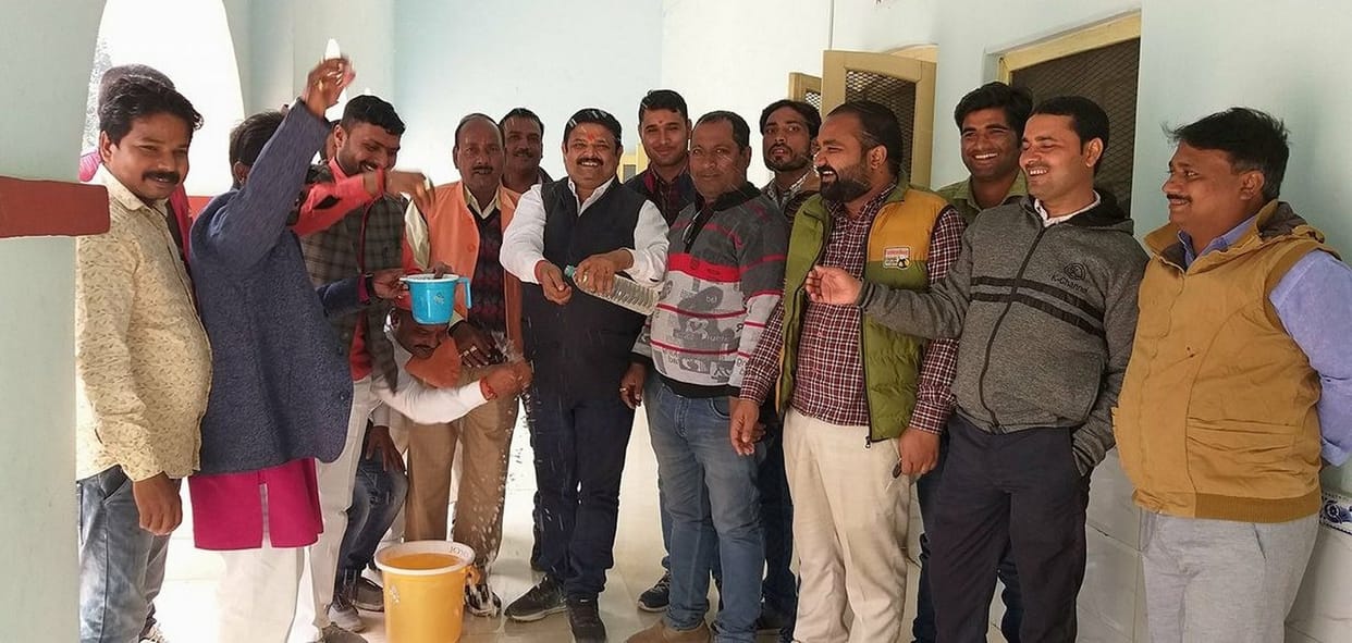 हियुवा ने पीडब्ल्यूडी रेस्ट हाउस में छिड़का गंगाजल