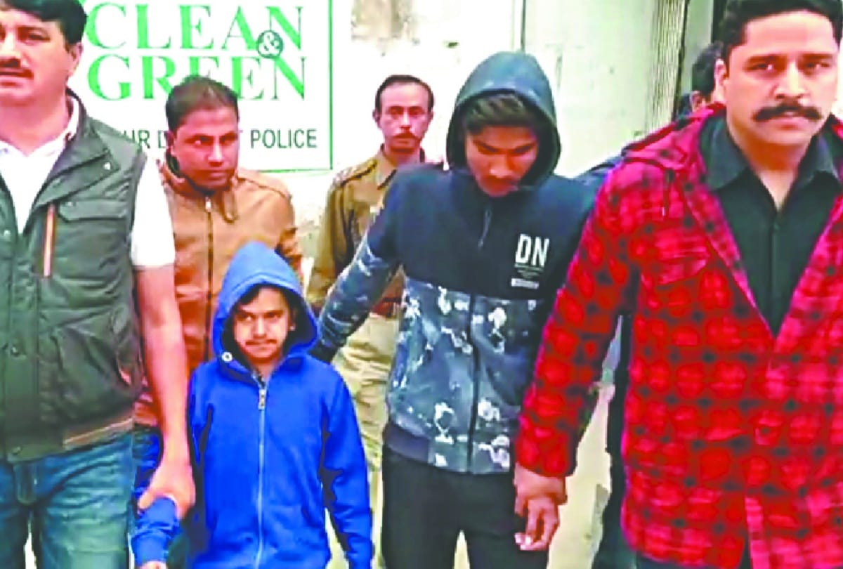 Three arrested from Bangladesh border disclosure of piracy in showroom of PC jewellers Gurugram