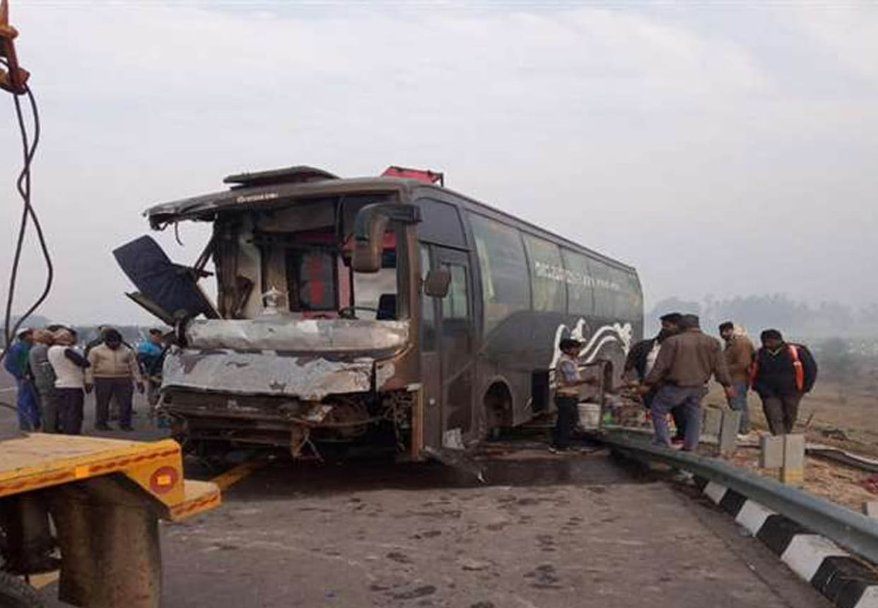 road accident on expressway in unnao