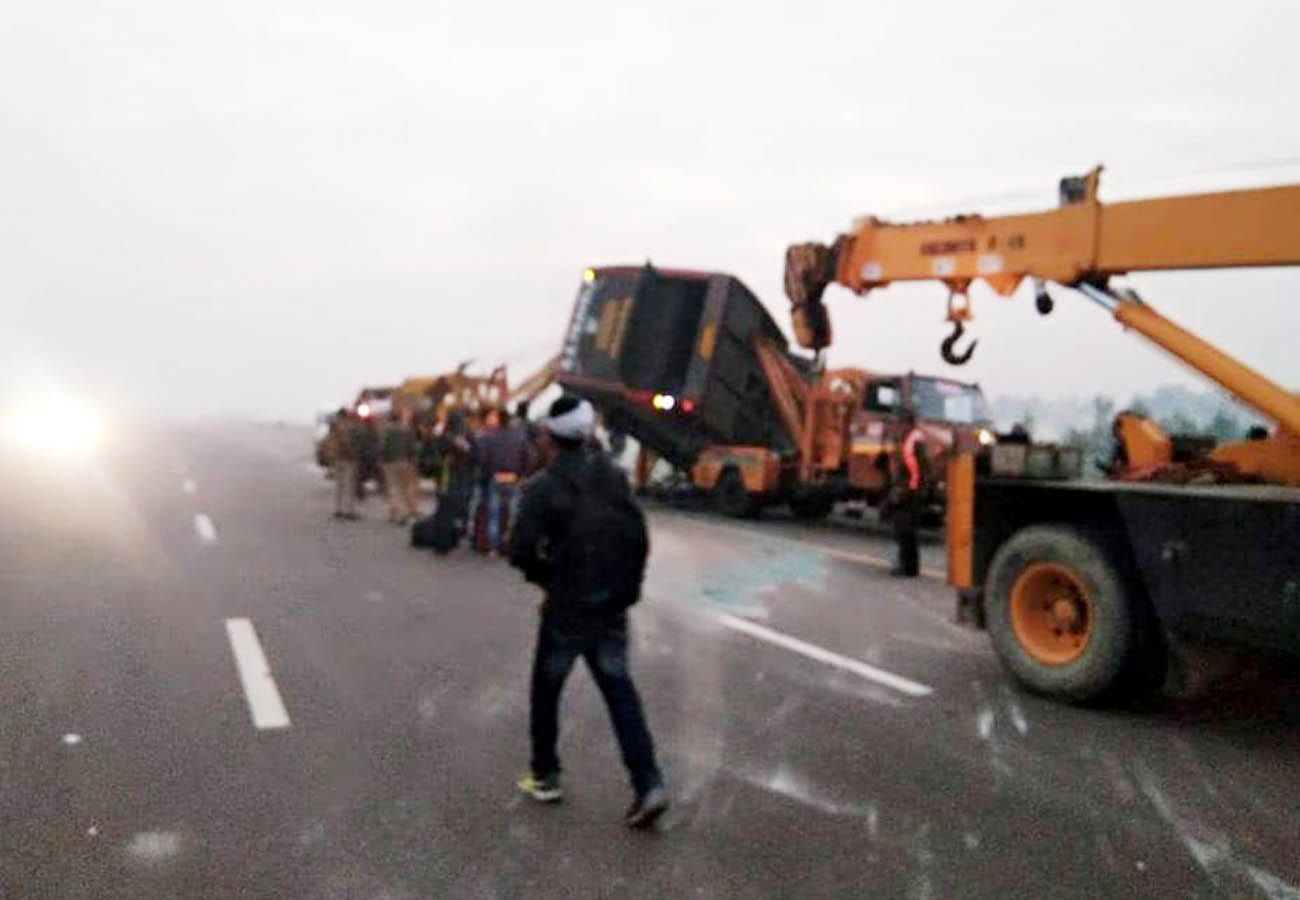 road accident on expressway in unnao