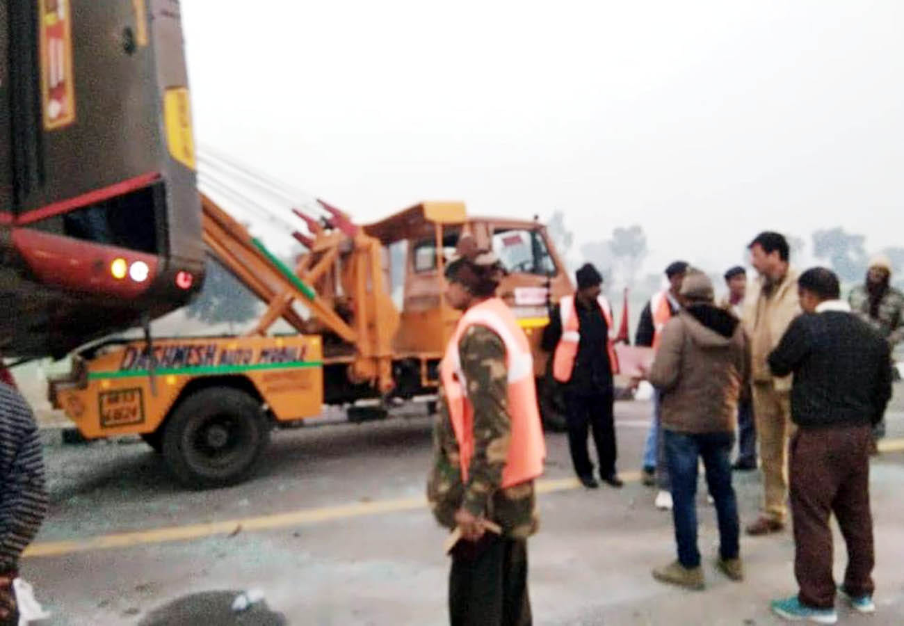road accident on expressway in unnao