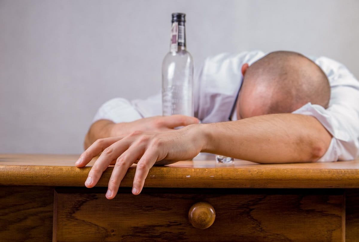 Drunk clerk misbehaved with female doctor threatened to transfer