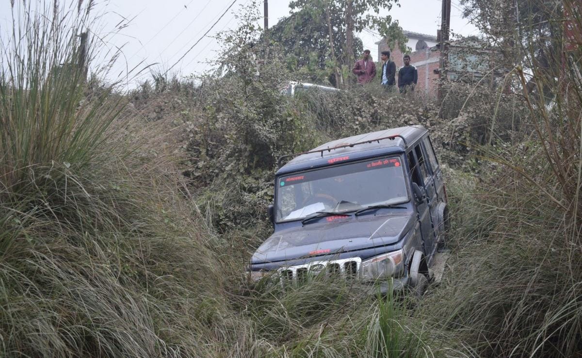 police jeep fell down in ditch after hit car