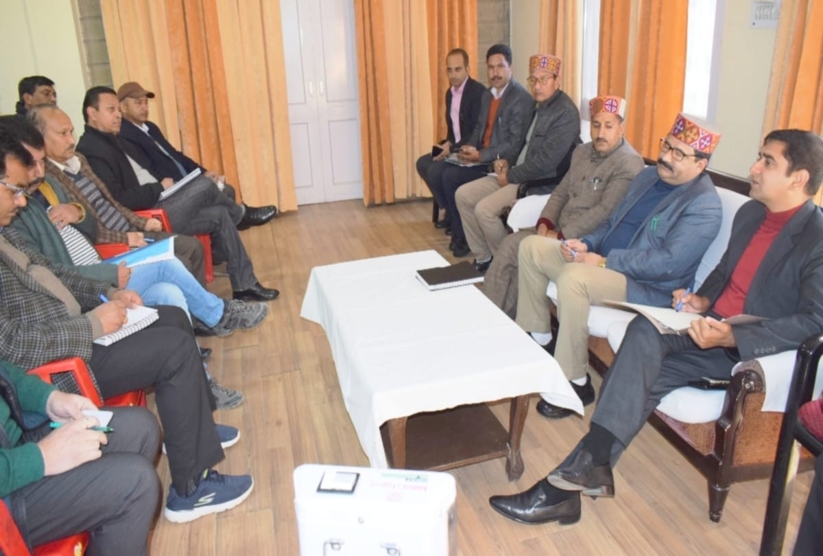 now forest department field staff equipped with modern weapons in himachal