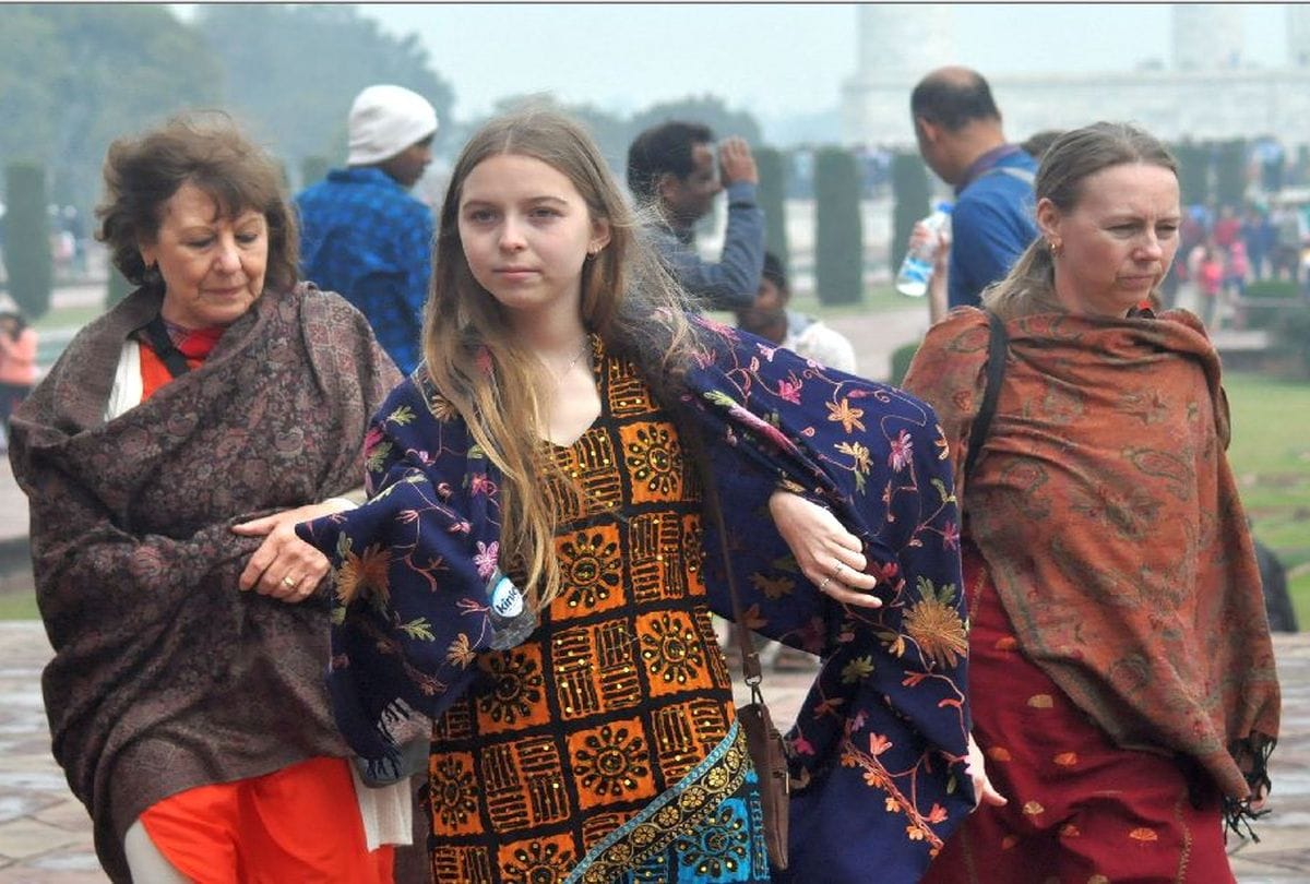 tourists huge crowd at Taj Mahal on Sunday
