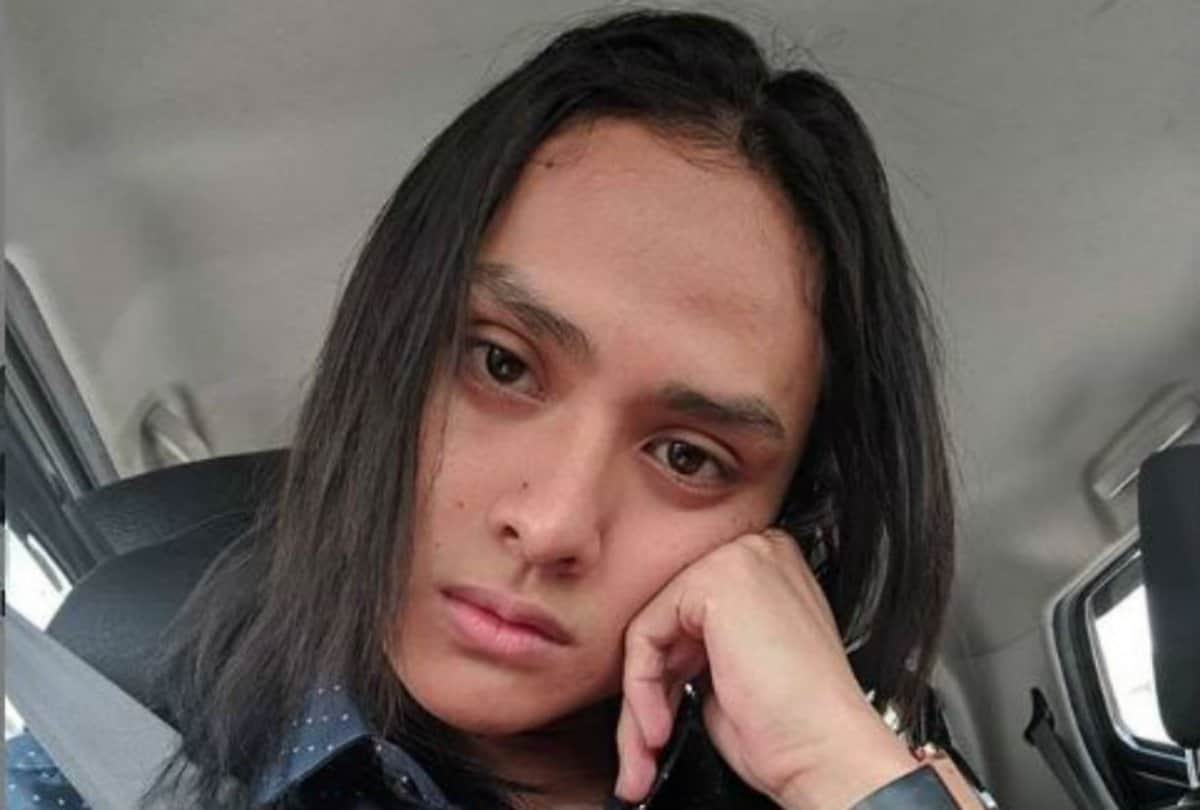 viral news man who look like women and show i card to proof his identity