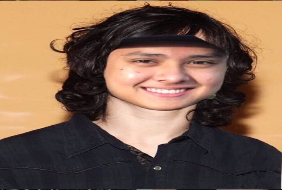 viral news man who look like women and show i card to proof his identity