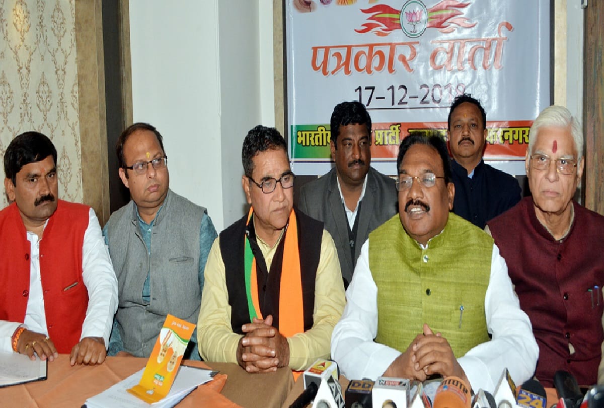 BJP's national spokesman Vijay Sonkar said that Congress spread lies to name of rafael