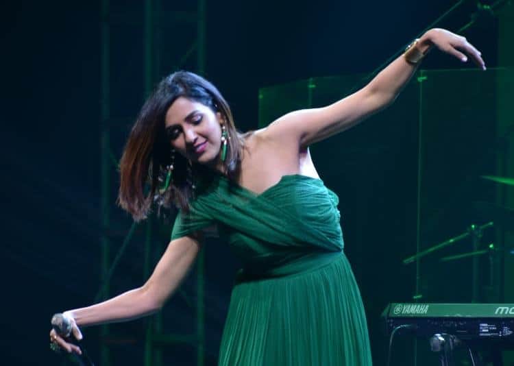 playback singer neeti mohan concert in varanasi
