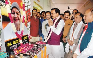 depty cm pay tribute to moti singh's father