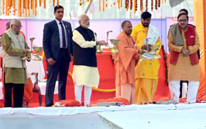 pm in kumbh mele poojan