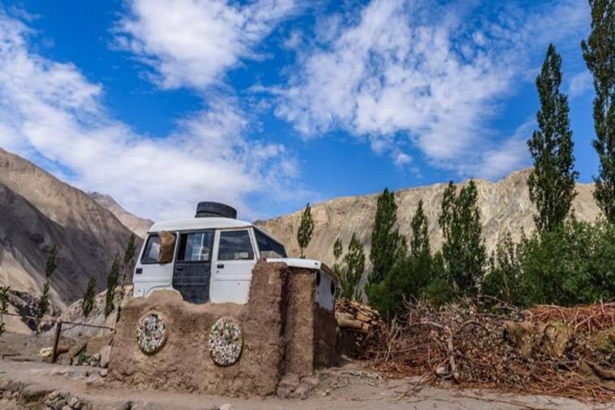 Anand Mahindra Shared a post of sonam wangchuks ladakh institute on his twitter handle